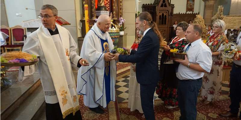 Poświęcenia Plonów w Kościele parafialnym w Cieklinie